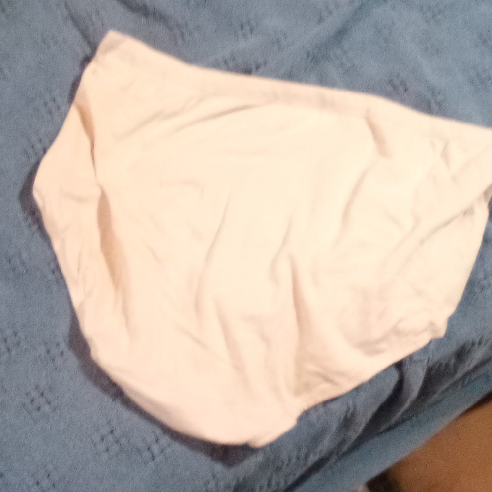 Fruit of the loom size 9 ladies cream color panties, breathable material